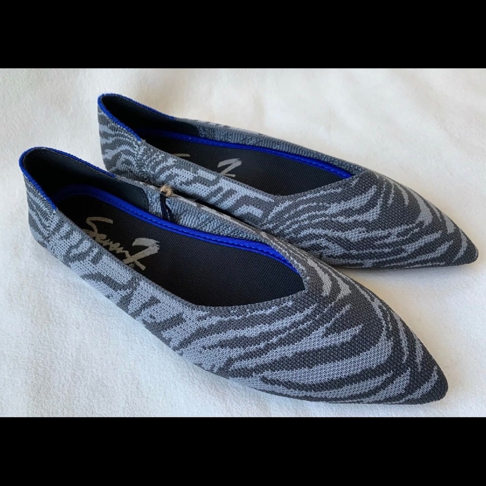 Seven 7 zebra pointed knit flats